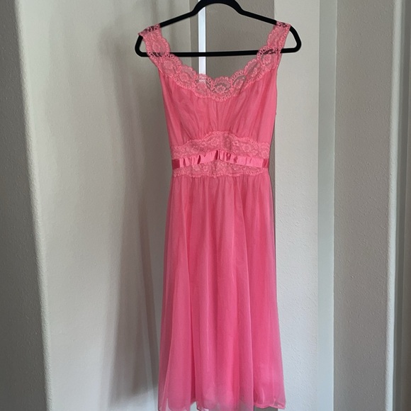 Other - Vintage pink sleepwear nightgown with robe